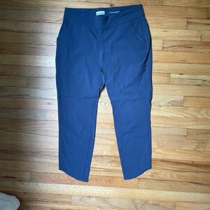 Women's Navy Capris